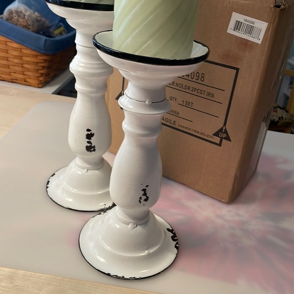 NWT Set of 2 Iron Black & White Enamel Pillar Holder - Picture 2 of 6